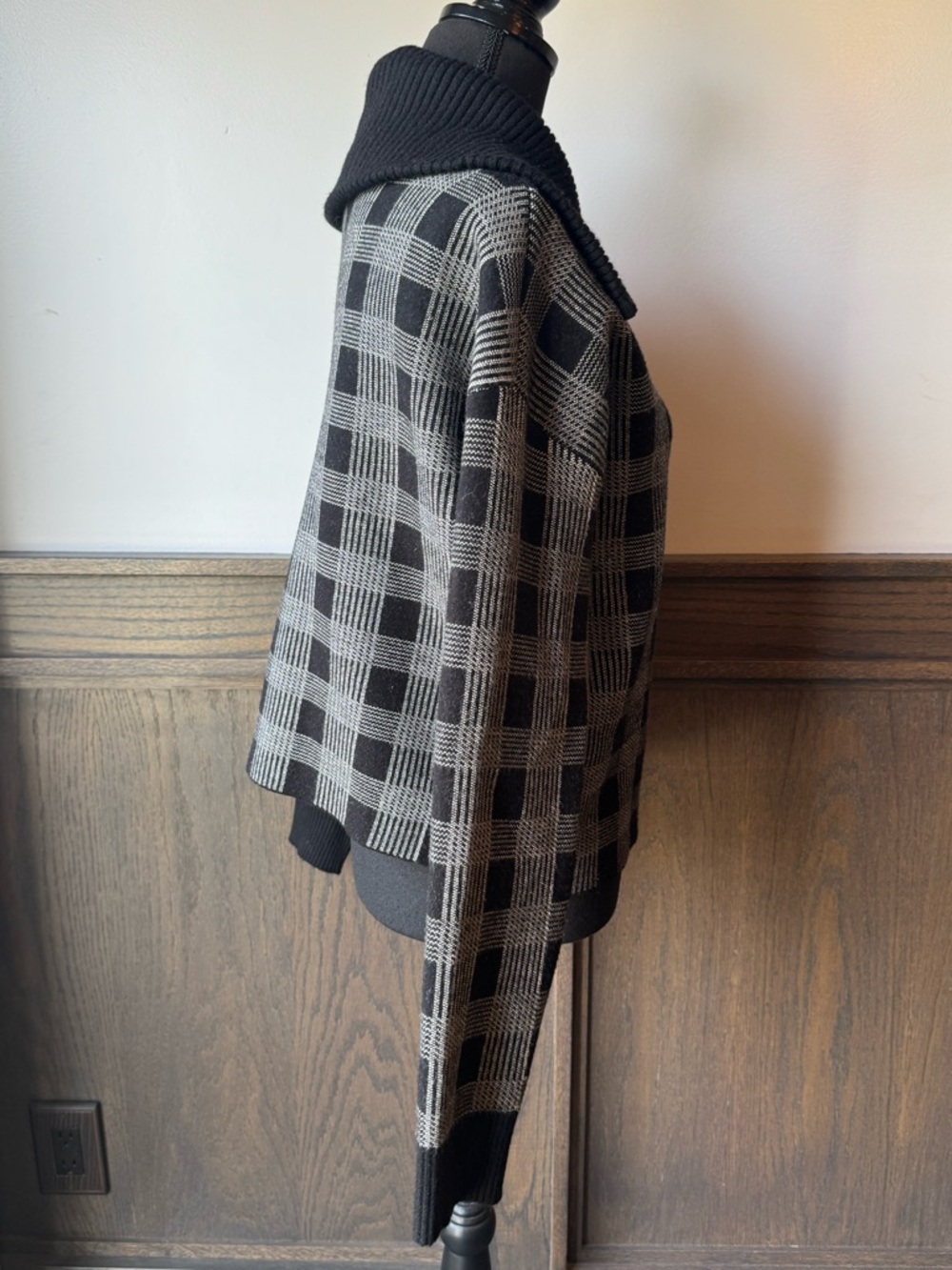 Max Studio Black and gray plaid Ribbed Knit zip up Jacket Large EUC - Picture 5 of 8